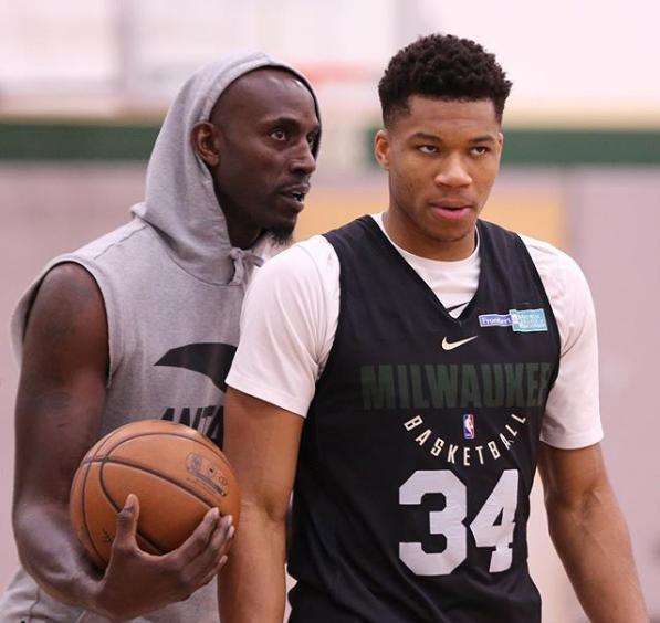 周琦的防守 周琦的防守