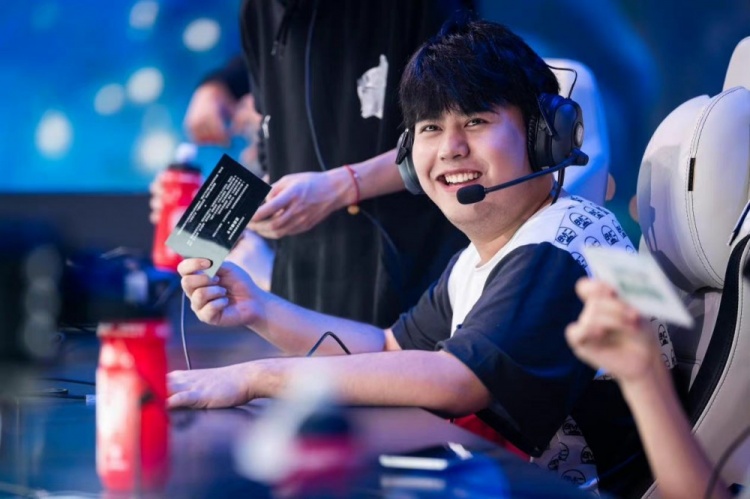 和教练仔细 和教练仔细