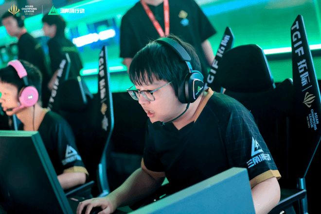 他在采访中 他在采访中