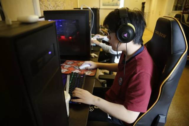 两边都没有 两边都没有